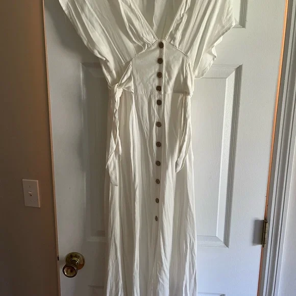 Elegant White Button-Down Dress - Picture 1 of 1